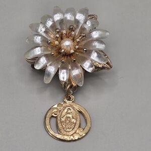 Elegant Gold and Cream Floral Brooch